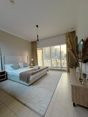 5 minutes walk to Dubai mall and Burj Khalifa